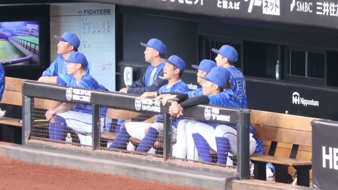 きつねダンスはこの男の独壇場！大型ビジョンに映ったお客さんと競う桑原将志20240601