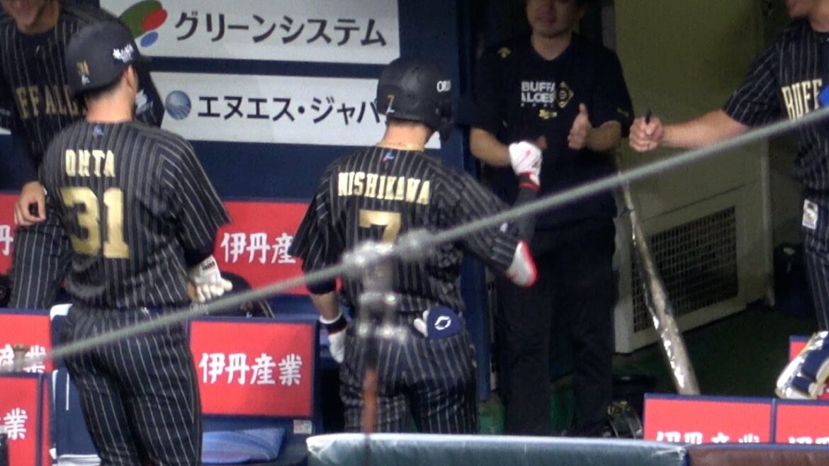 本拠地でやっと打った！西川龍馬の逆転3ランホームラン！ベンチに戻ってからも手を叩いてガッツポーズ！