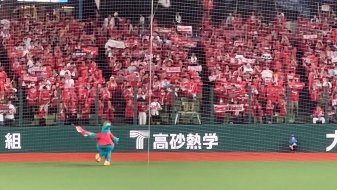 スラィリーがベルーナドームで鯉のぼりを振り回しまくるカープ ラッキー7『それ行けカープ』 【西武vs広島】2024/6/13 セパ交流戦15戦目 スラィリーがベルーナドームで鯉のぼりを振り回しまくるカープ ラッキー7『それ行けカープ』 【西武vs広島】2024/6/13 セパ交流戦15戦目