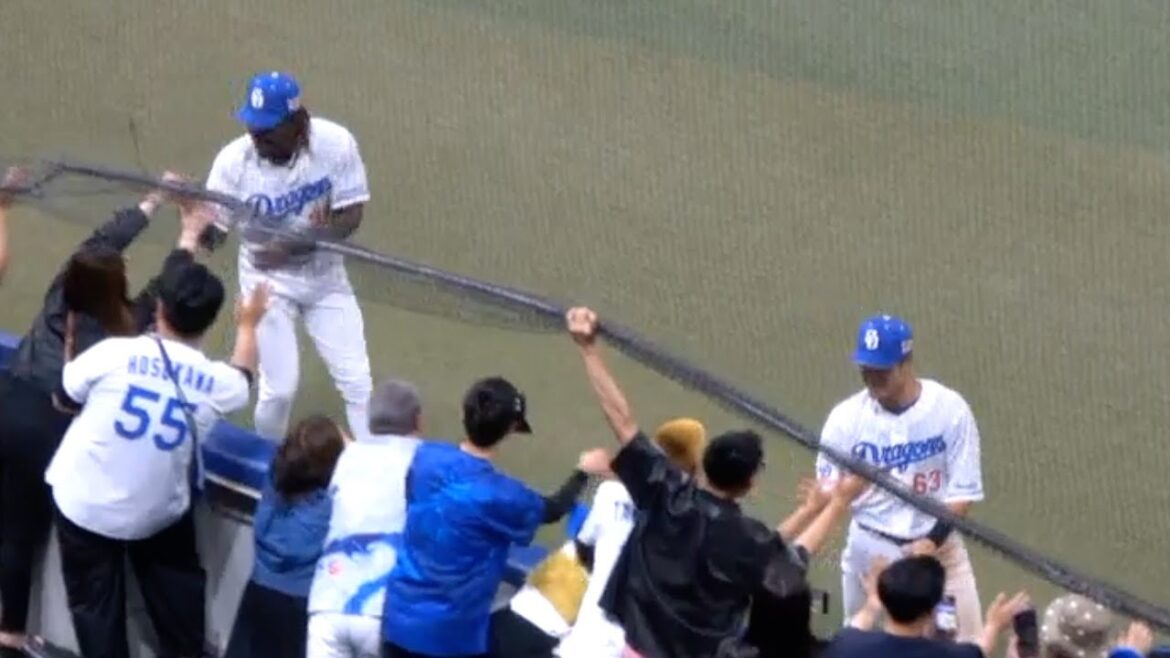 今日のヒーロー板山祐太郎とカリステがドームを1周　ファンに感謝　中日ドラゴンズVS東北楽天ゴールデンイーグルス　2024/06/09