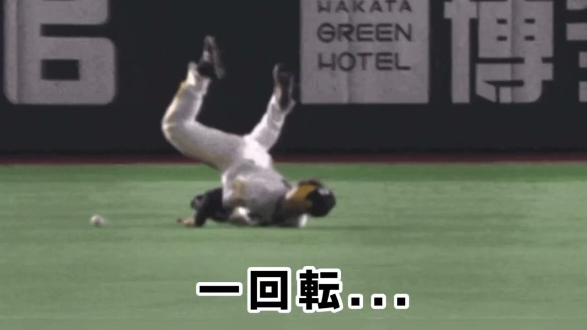 ソフトバンク近藤健介にアクシデント一回転して顔面を強打、、、