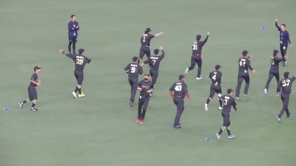 #オリックスバファローズ 　試合開始前 #エクササイズ　遅れ気味 セデーニョ を ゴンザレス がフォロー