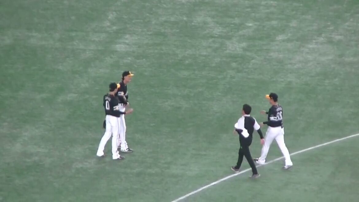 岸田行倫の打球 三森大貴エラーで怪我か？【読売ジャイアンツ対ソフトバンクホークス2024年5月30日】