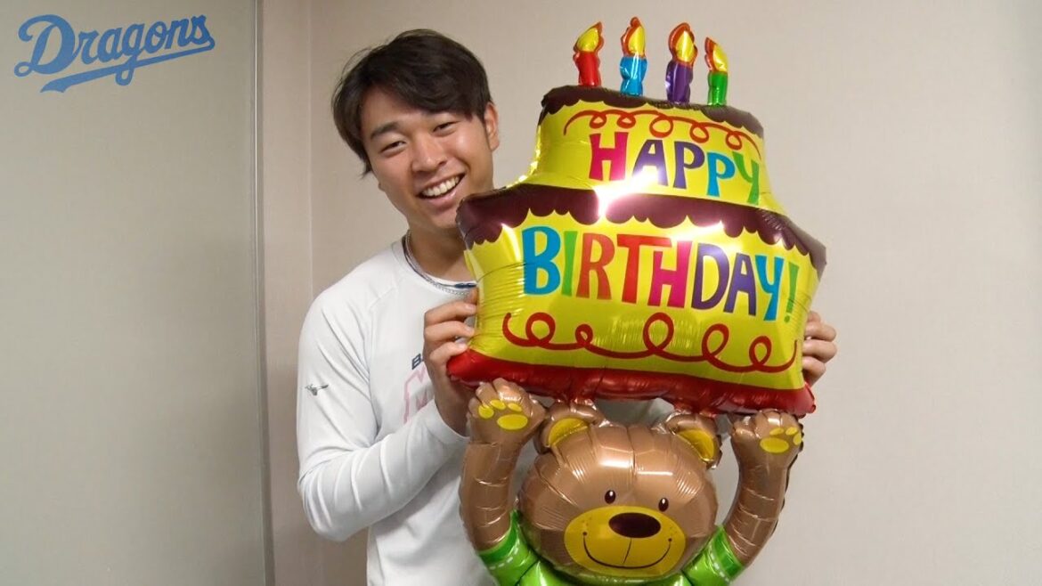 Chunichi-Dragons: 【#一緒にどらほー】「わっくん♡38才おめでとう」 #髙橋宏斗 投手と歓喜の共有🎉 #涌井秀章 投手の誕生日サプライズ舞台裏も! #Dragons_Inside 【#一緒にどらほー】「わっくん♡38才おめでとう」 #髙橋宏斗 投手と歓喜の共有🎉 #涌井秀章 投手の誕生日サプライズ舞台裏も! #Dragons_Inside