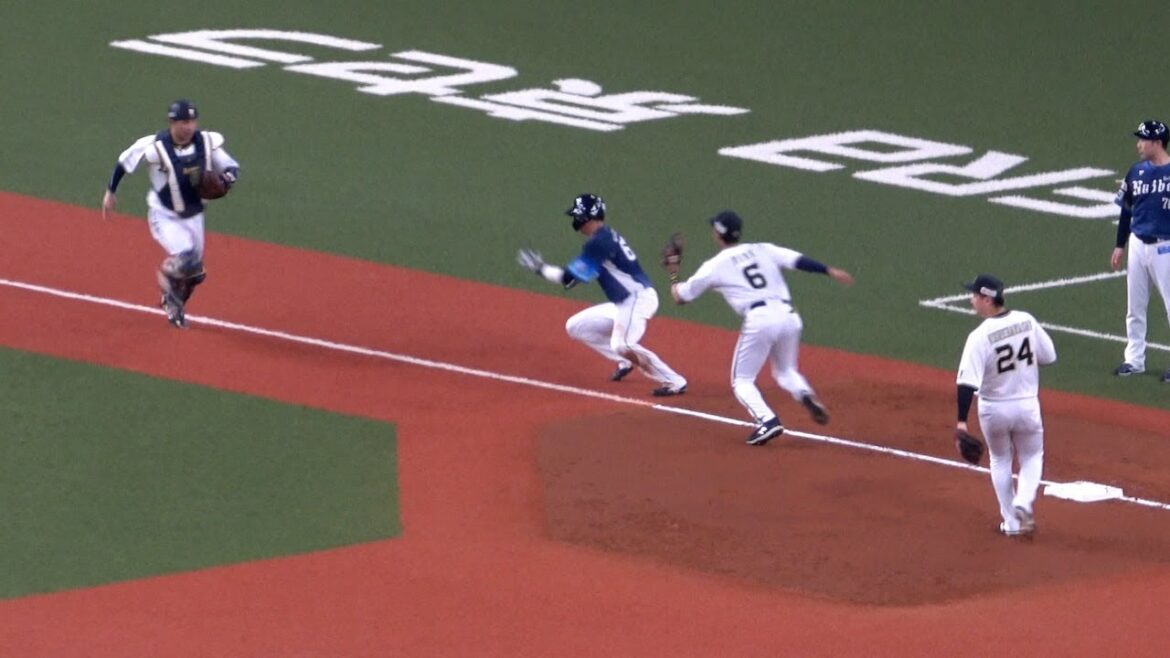 一死一三塁の場面、落ち着いて対処するオリックス内野陣の挟殺プレー