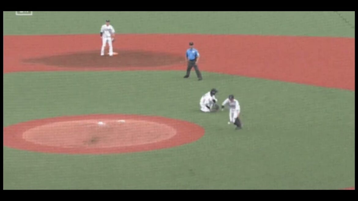 西武陽川、まさかの落球