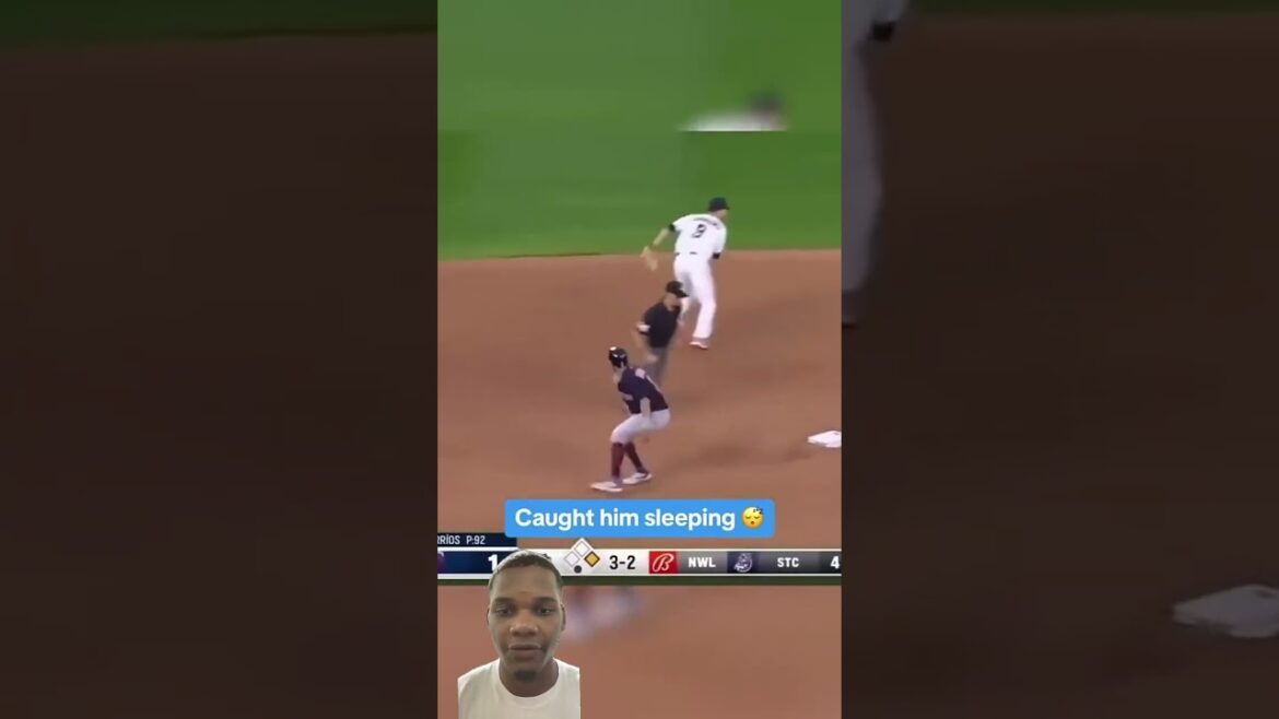 Eddy Rosario durmiendo en las bases #mlb #espn #baseball