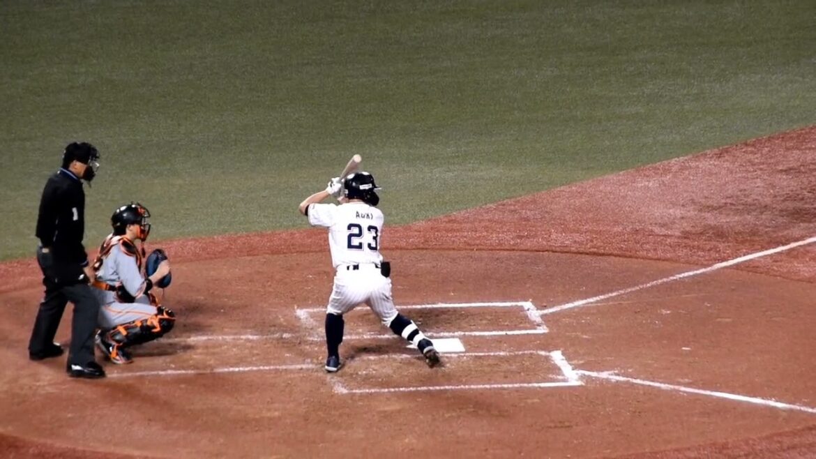 青木宣親 選手　ストライクを見送る