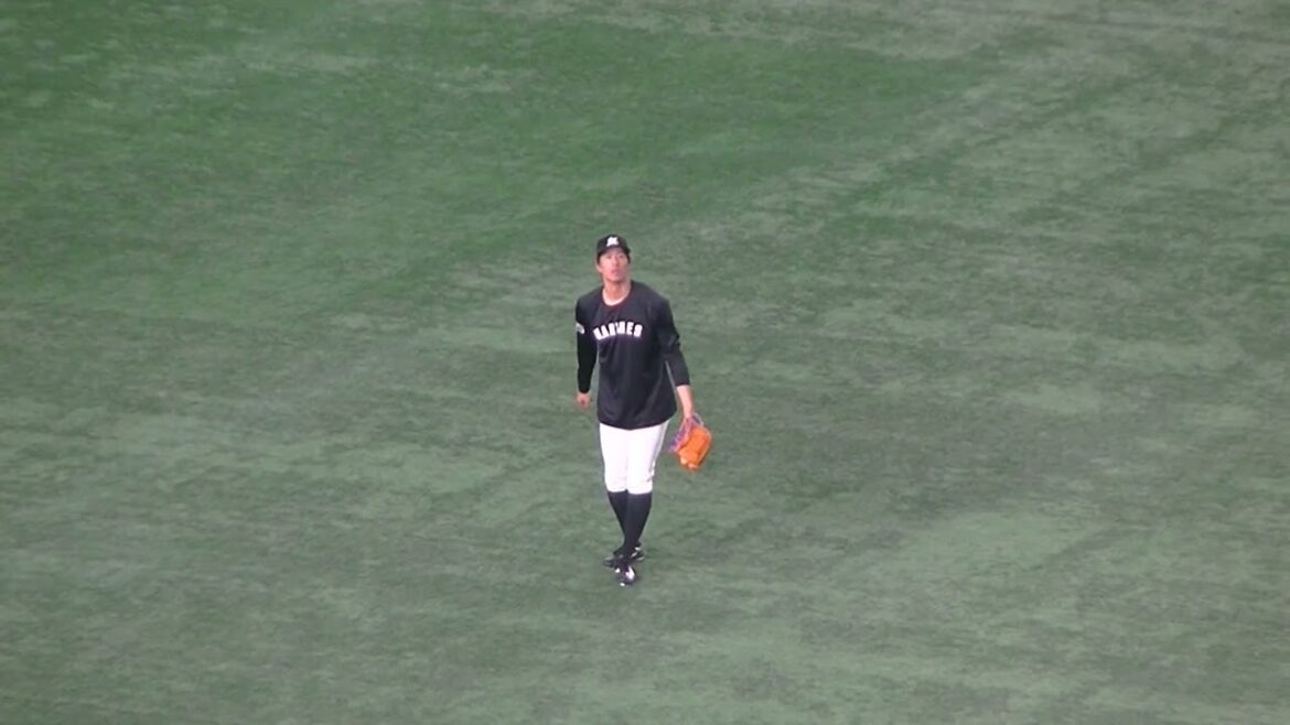 ロッテ岡大海がキャッチボール（2024年6月6日 読売ジャイアンツ対 千葉ロッテマリーンズ）