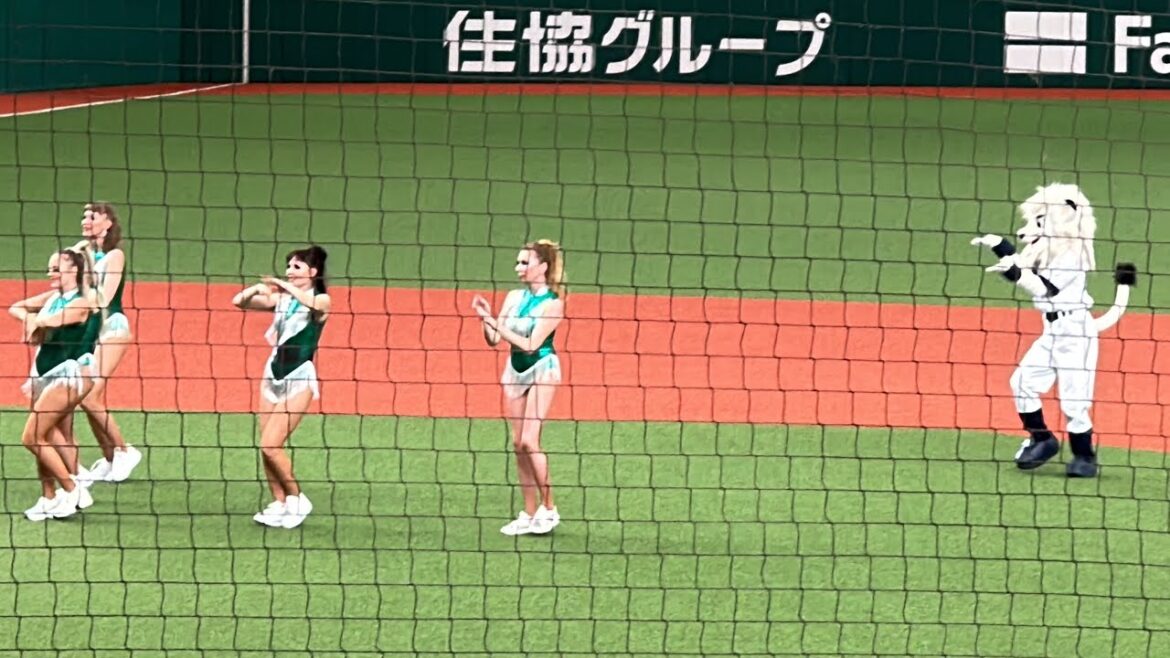 『Las Puertas del Cielo』(Manny Cruz & Anthony Santos)で踊るドミニカンダンサーズと、後ろで参加するレオ【西武vs ロッテ】2024/6/22ファーム