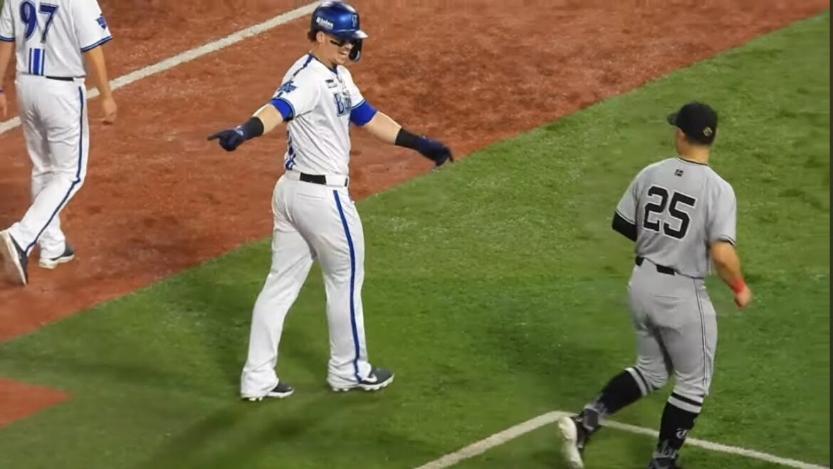 巨人、ファースト大城の守備と岡本和真が爆撃オースティンと仲良く触れ合う5回裏追加点の場面　in横浜スタジアム　2024年6月27日(木)