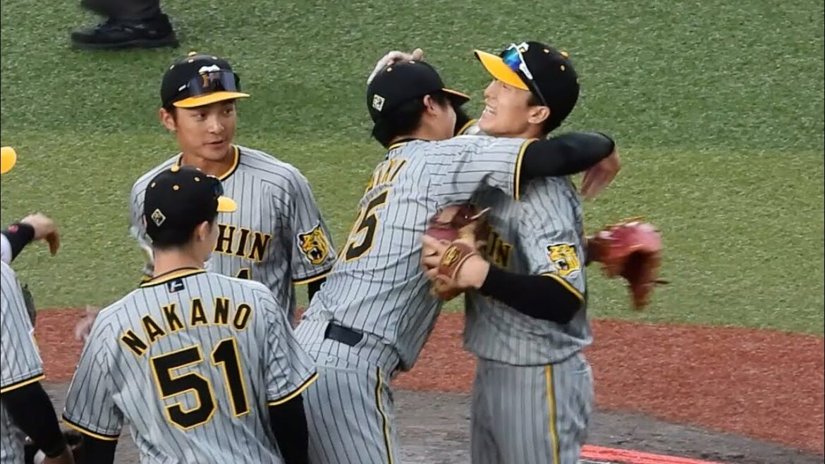 【勝利のハイタッチ】最後は才木が完封で締めた！阪神タイガース、交流戦初勝利！ 2024.6.2