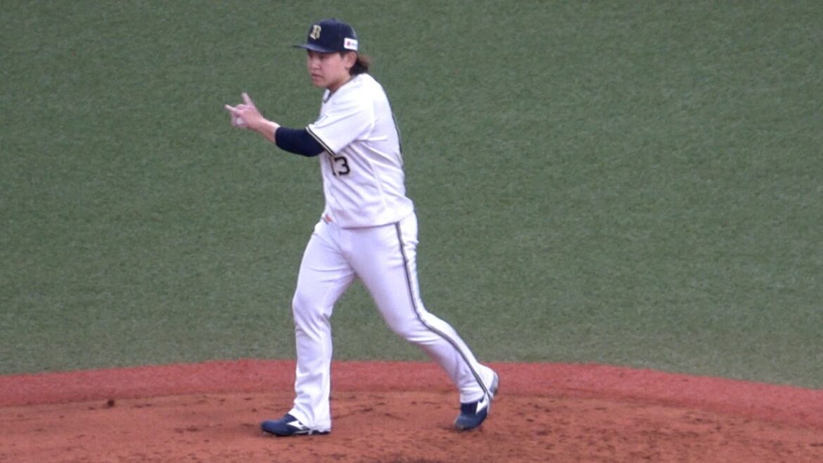 内野陣とアウトカウントをしっかり確認する宮城大弥