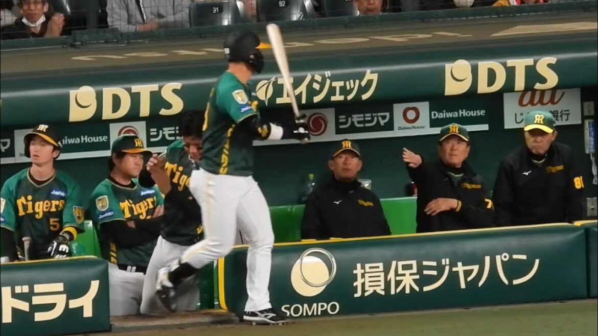 【待て！まだ出るな】代打予定の前川を慌ててベンチに戻す平田ヘッド。巨人側の動きを見て再び送り出す 2024.4.16