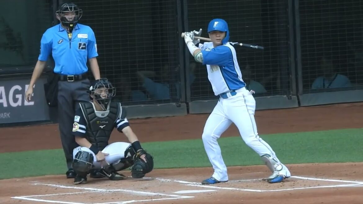 日本ハム、初回の攻撃 機嫌が良さそうな新庄監督😅エスコンフィールド北海道日本ハムファイターズ対ソフトバンク