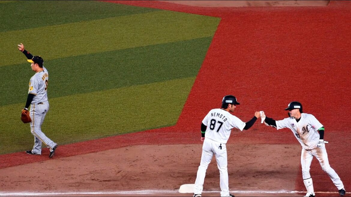 【ロッテ】小川龍成が２アウトからスクイズを決める！