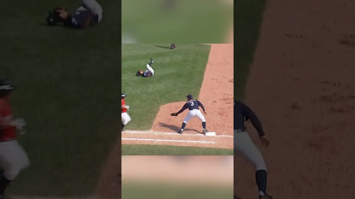 🇯🇵⚾ Perfect coordination by Kenji Nishimaki at the WBSC 2017 Baseball World Cup