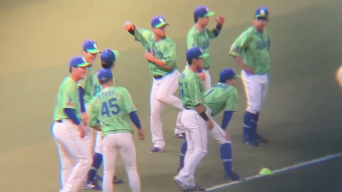 緑のユニフォームでウォーミングアップする選手たち(2024/6/29)