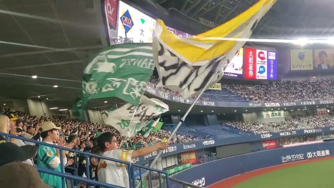 20240331　大迫力！　福岡ｿﾌﾄﾊﾞﾝｸﾎｰｸｽ　5回表　攻撃前の3連@京ｾﾗﾄﾞｰﾑ大阪･ﾚﾌﾄ外野下段