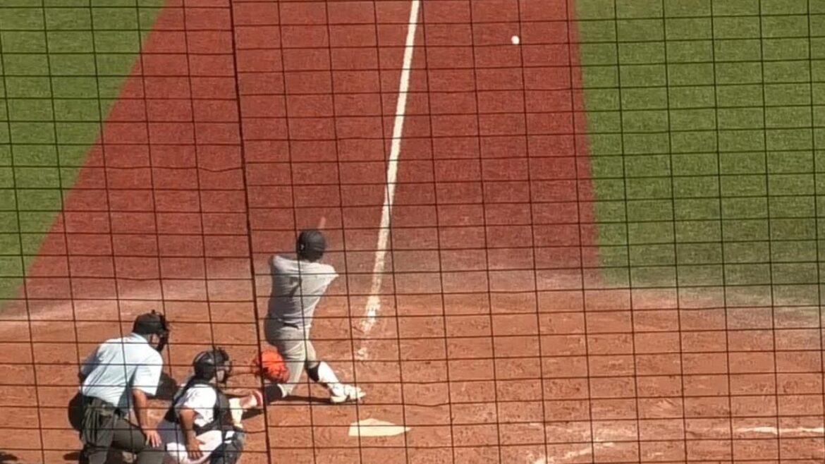 仙台育英・鈴木拓斗選手（3年生・兵庫神戸ボーイズ ）特大のファールの後に文句なしのホームランをレフトスタンドに叩き込む！（春季東北大会）