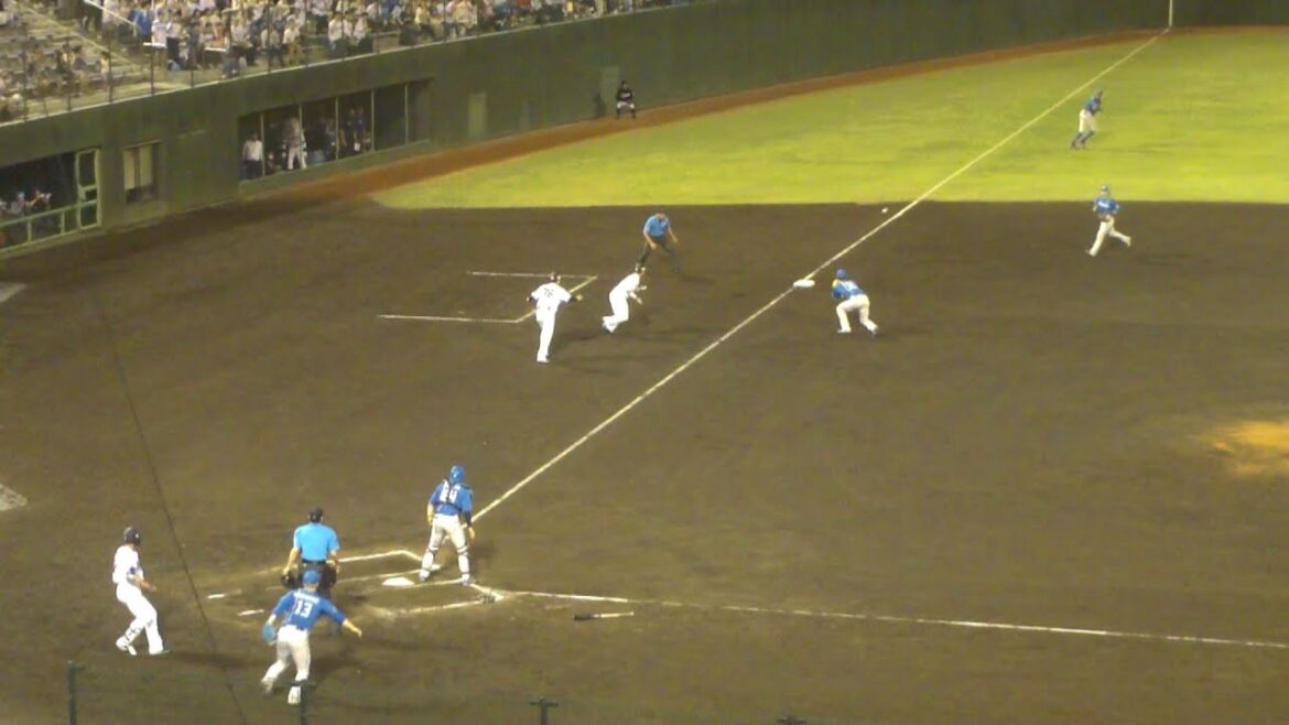 西武 長谷川信哉 3塁オーバーランの走塁ミスでタッチアウト 中継の郡司裕也はナイスプレー　西武 vs 日本ハム　2024年6月26日(水) 県営大宮球場