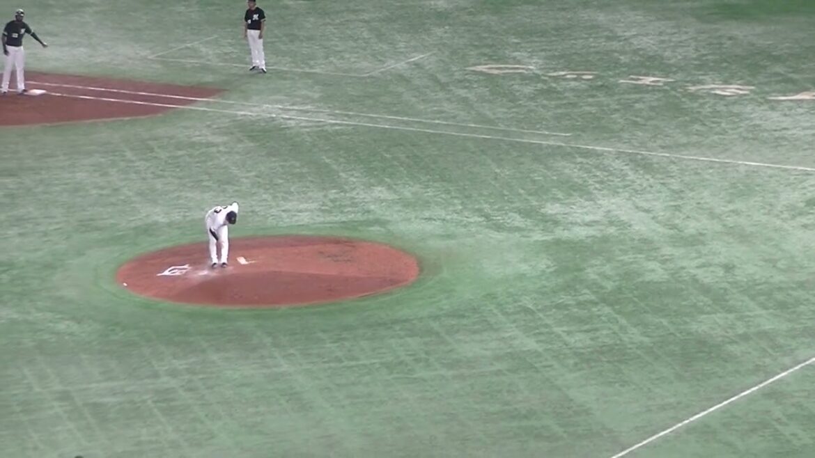 ピンチで登板の泉圭輔 が角中勝也をショートフライに打ち取る（2024年6月6日 読売ジャイアンツ対 千葉ロッテマリーンズ）