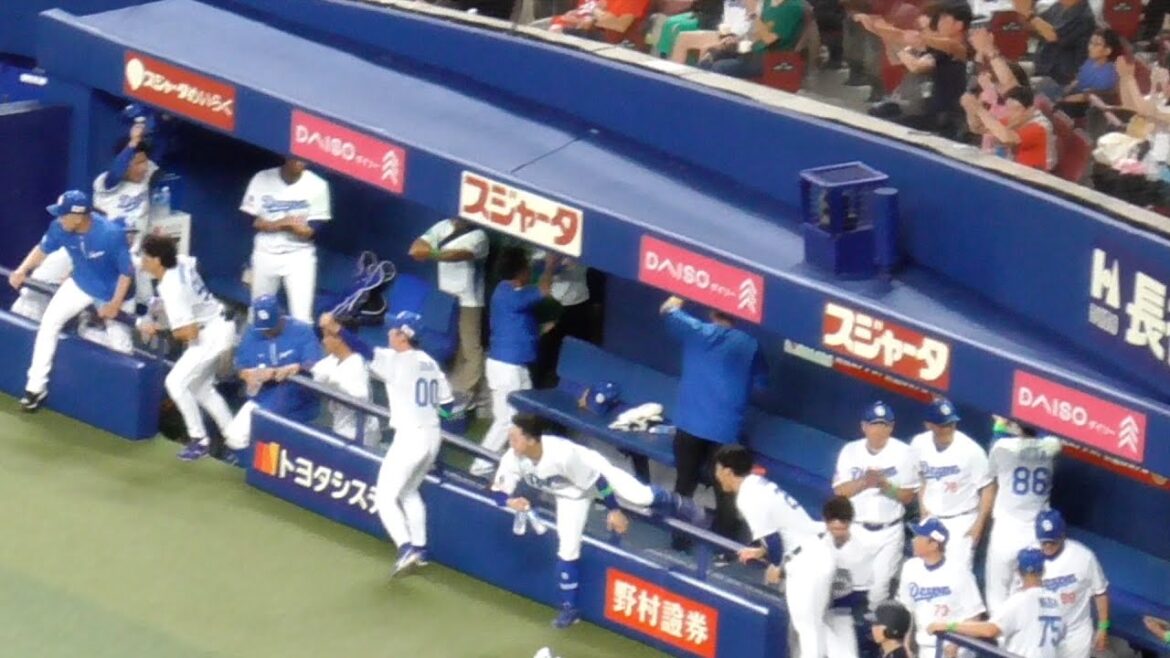 板山祐太郎サヨナラタイムリーの瞬間のドラゴンズベンチ　アクエリアスを手にした選手は誰だ？　中日ドラゴンズVS広島東洋カープ　2024/07/07
