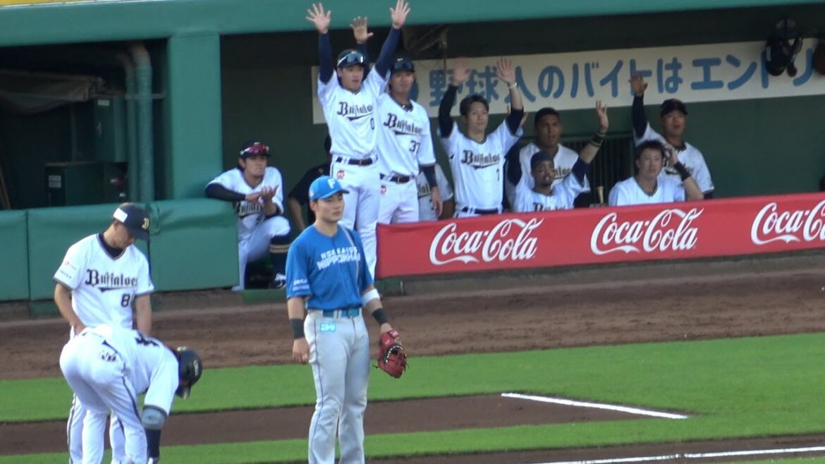 プロ初スタメンの大里昂生、第1打席でプロ初ヒット！