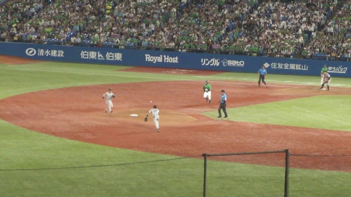 巨人 泉口友汰のトスによる、643のダブルプレー　ヤクルト vs 巨人　2024年7月5日(金) 神宮球場