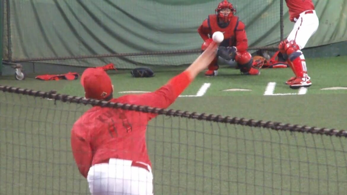 広島 九里亜蓮が試合前にブルペンで投球練習　2024年6月13日(木) ベルーナドーム