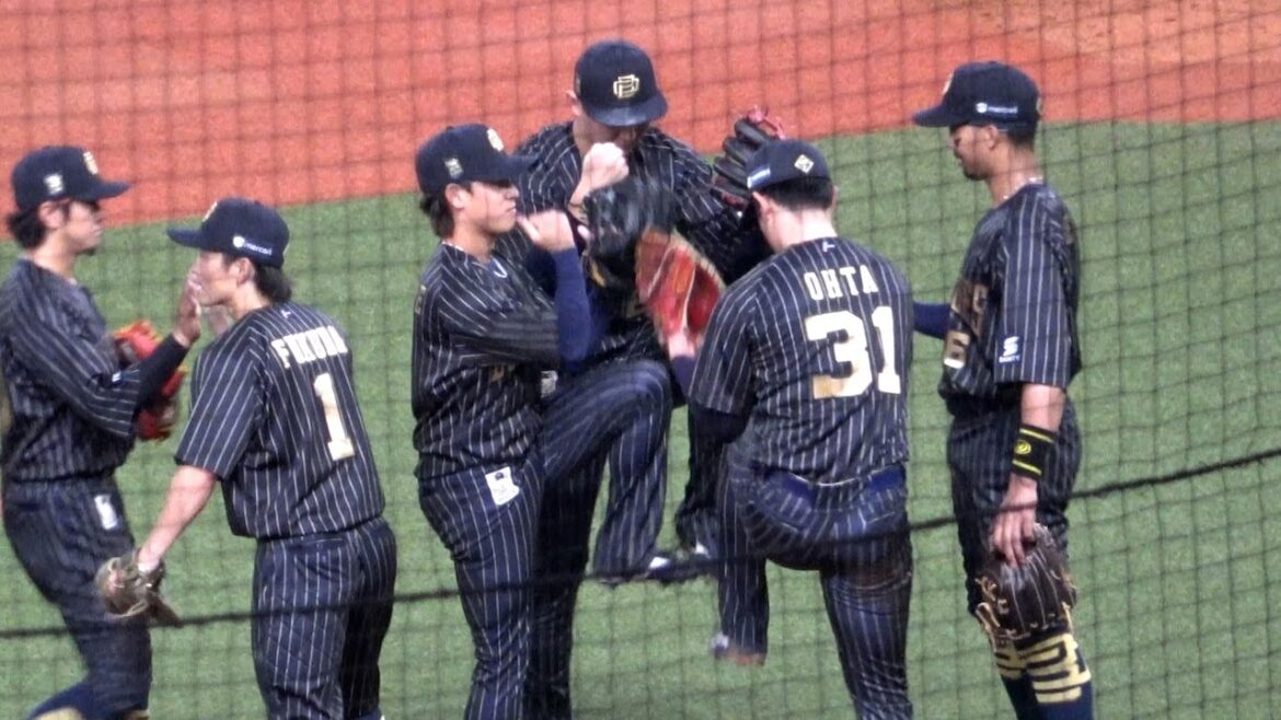 勝利の瞬間、太田・紅林・渡部の3人で執念ポーズを決める！