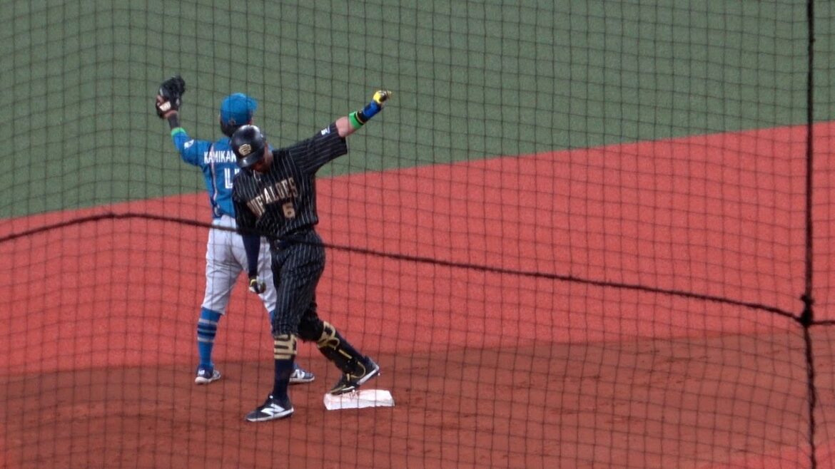 宗佑磨の同点タイムリー！ベンチに向かってポーズを決める！