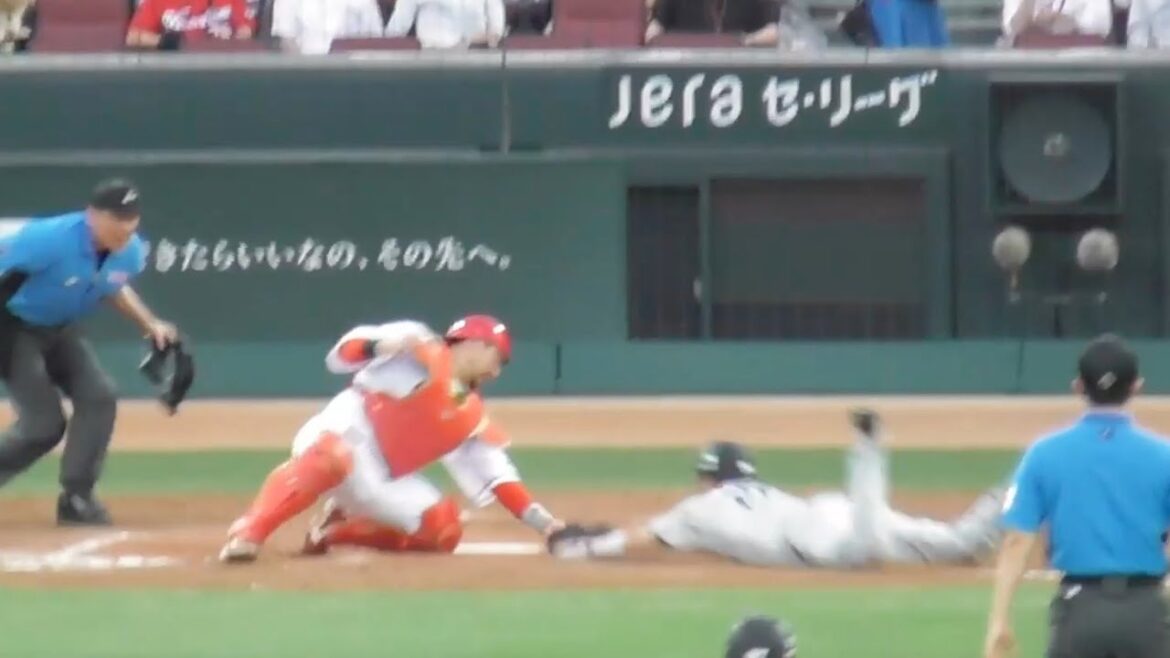 強肩の大盛穂から小園の見事な中継プレー！大城のタッチアップを阻止！ダブルプレーを完成させる！2024年7月9日