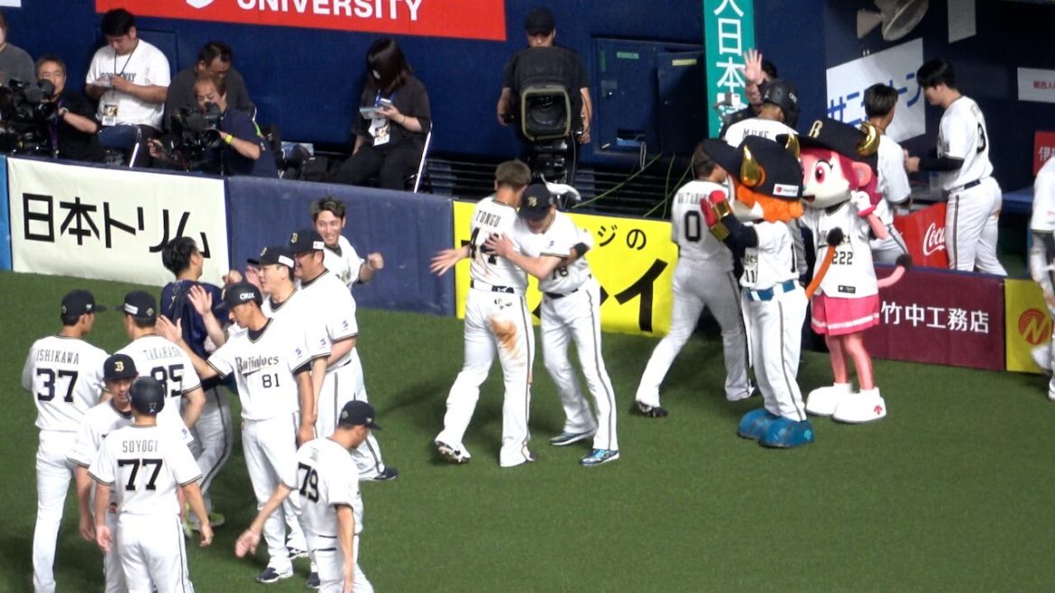 サヨナラ勝利の瞬間！こっそりアクエリを準備して待つオリックスベンチ！