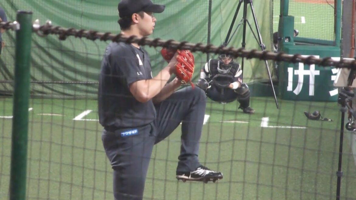 ロッテ 種市篤暉が試合前にブルペンで投球練習　西武 vs ロッテ　2024年7月6日(土) ベルーナドーム