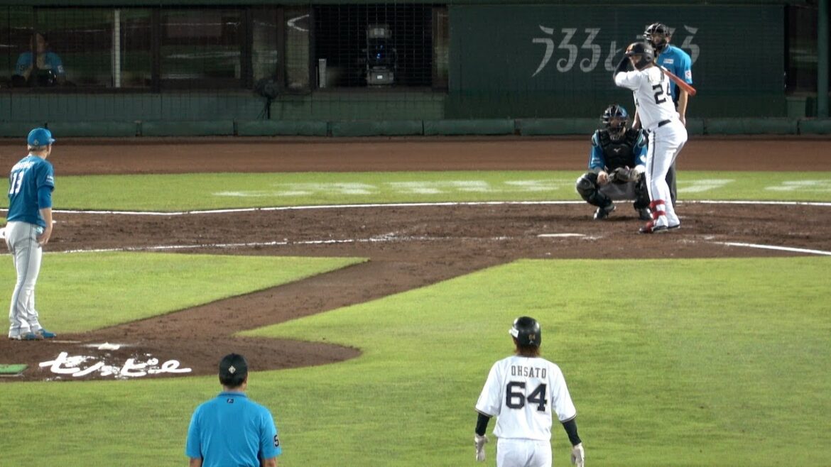 初づくし！大里昂生の初ボーンヘッド！なぜか日ハム・松本剛も送球先をミスったため一瞬カオスな状況となる！