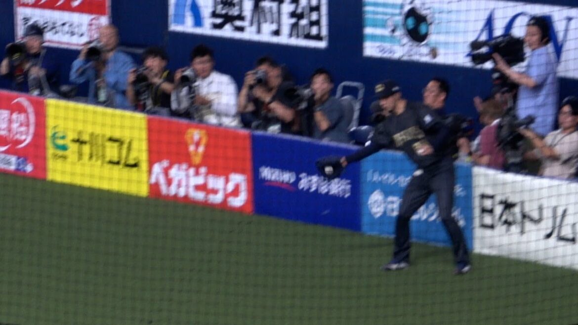 カメラマンを救った田嶋大樹の何気ない守備