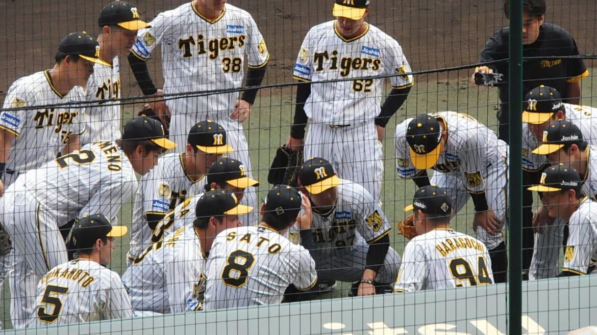 【3連勝中】原口文仁 開幕戦以来のバモスで3連勝中 今日も円陣でチームを盛り上げる 甲子園に響き渡る力強いバモス