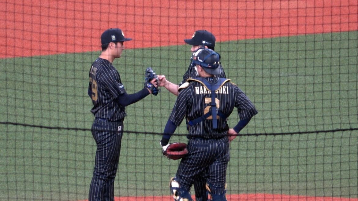 マウンドでピッチング練習した直後に投手交代を告げられるも、7回無失点の結果に晴々とした表情をみせる田嶋大樹