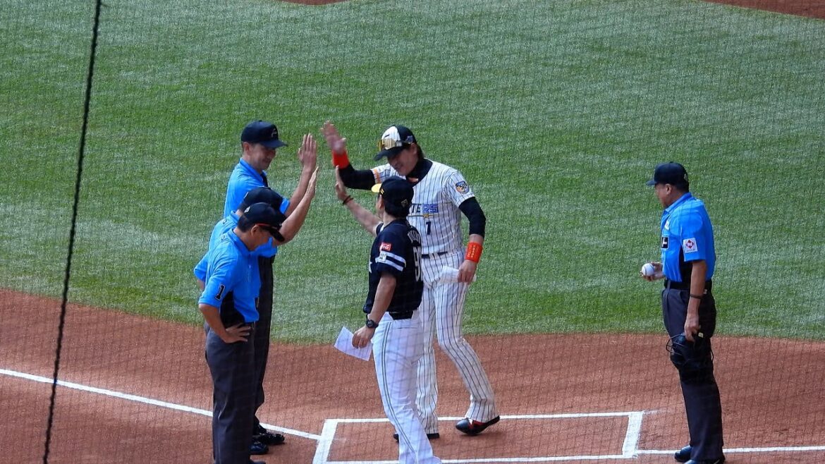 【20240714】メンバー表交換（新庄剛志と小久保裕紀）