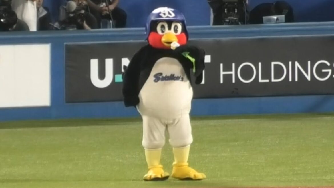 つば九郎、「あみん」さんを東京音頭に打っ込む 20240715