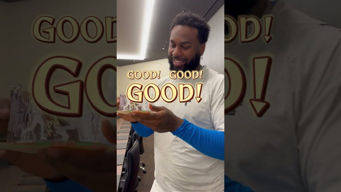 走れ！レイエスグッズを本人に渡してみたら… #ファイターズ #レイエス #エスコンフィールドHOKKAIDO