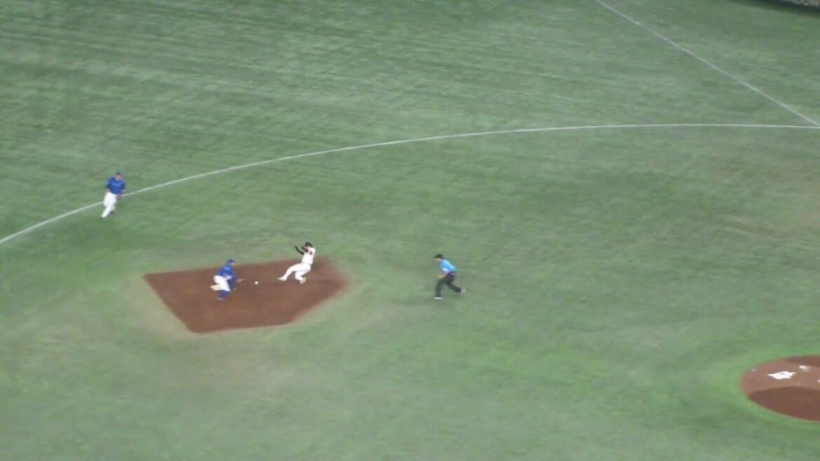 DeNA 山本祐大 盗塁阻止でナイスプレー　丸佳浩は盗塁失敗　巨人 vs DeNA　2024年7月14日(日) 東京ドーム