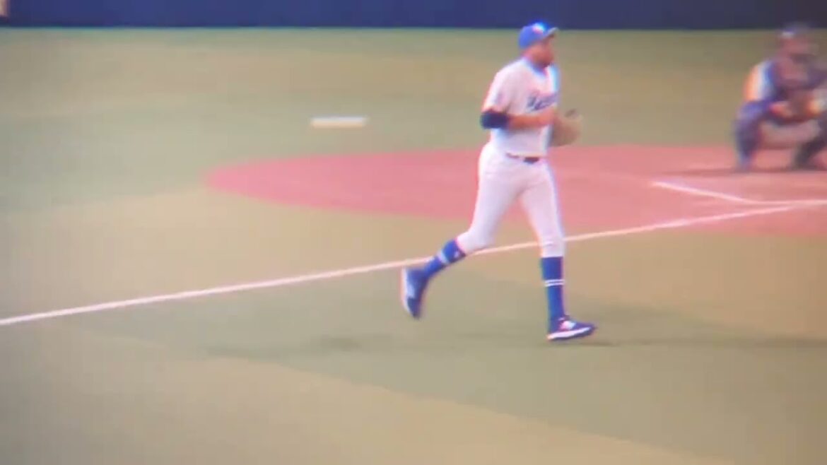 登場演出後もなかなか出てこないライデル・マルティネス(2024/4/17) 登場演出後もなかなか出てこないライデル・マルティネス(2024/4/17)