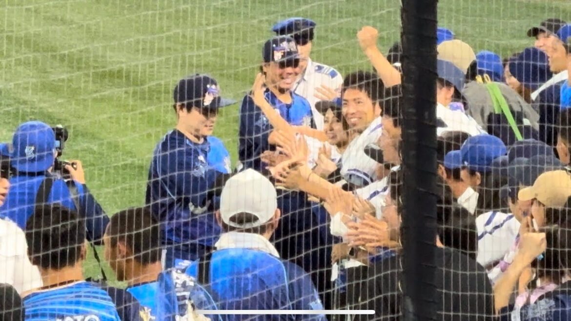 濵口遥大佐野恵太勝利のハイタッチ横浜DeNAベイスターズ2024年7月15日広島東洋カープ濱口優浜口