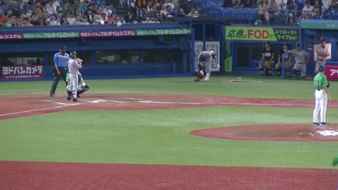 木澤尚文から二塁打を放つ門脇誠2024年7月6日 ヤクルトスワローズ対 読売ジャイアンツ