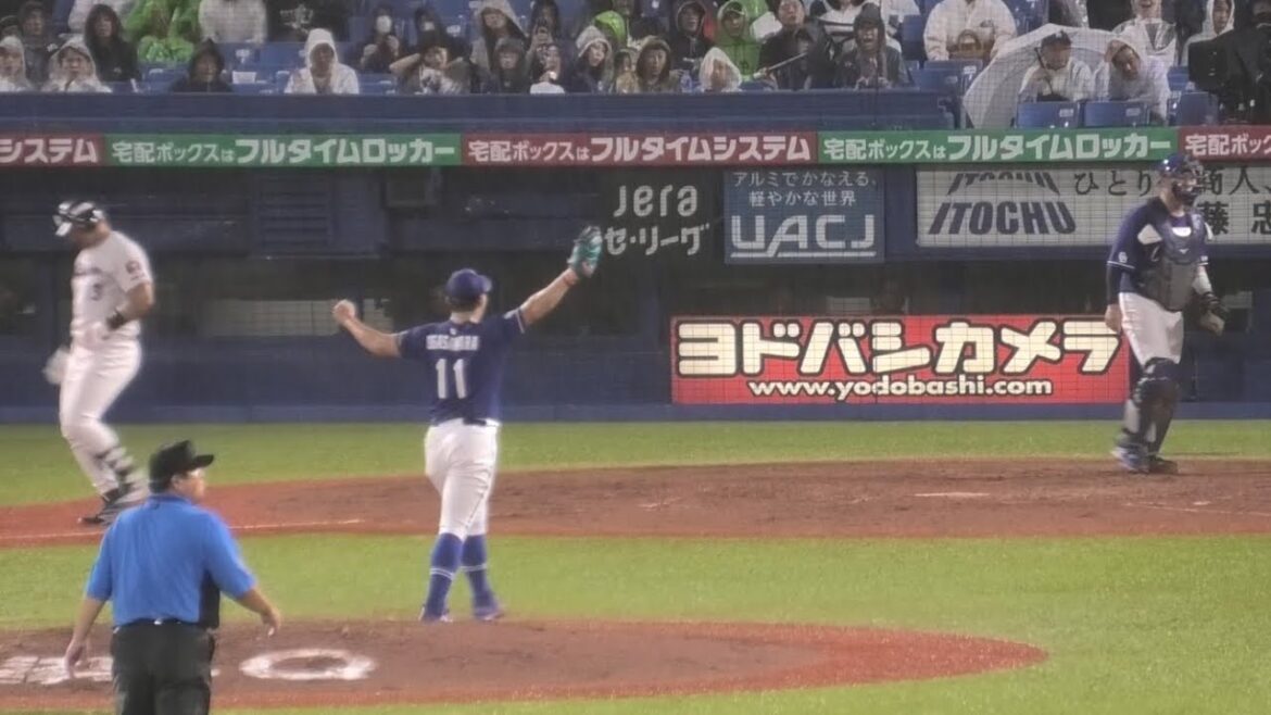 -2024.07.16-【NPB】３回裏 小笠原慎之介 福永のファインプレイにバンザイで喜ぶ！ 中日ドラゴンズ（vs東京ヤクルト）
