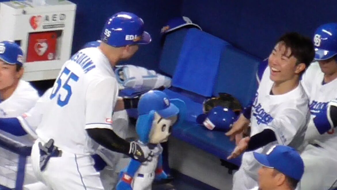 細川成也がHRを放った瞬間のドラゴンズベンチ　髙橋宏斗が笑顔で細川成也を迎え入れる　中日ドラゴンズVS読売ジャイアンツ　2024/07/19