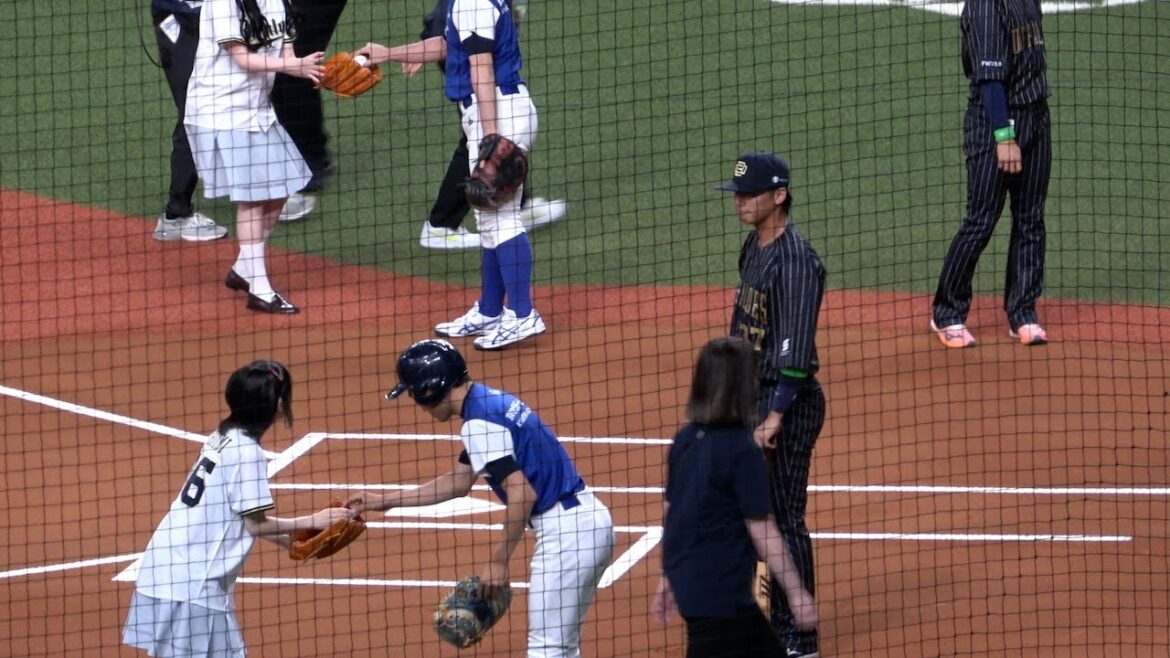 ラブライブとコラボ始球式！「ナイスボール！」と声をかける石川亮！