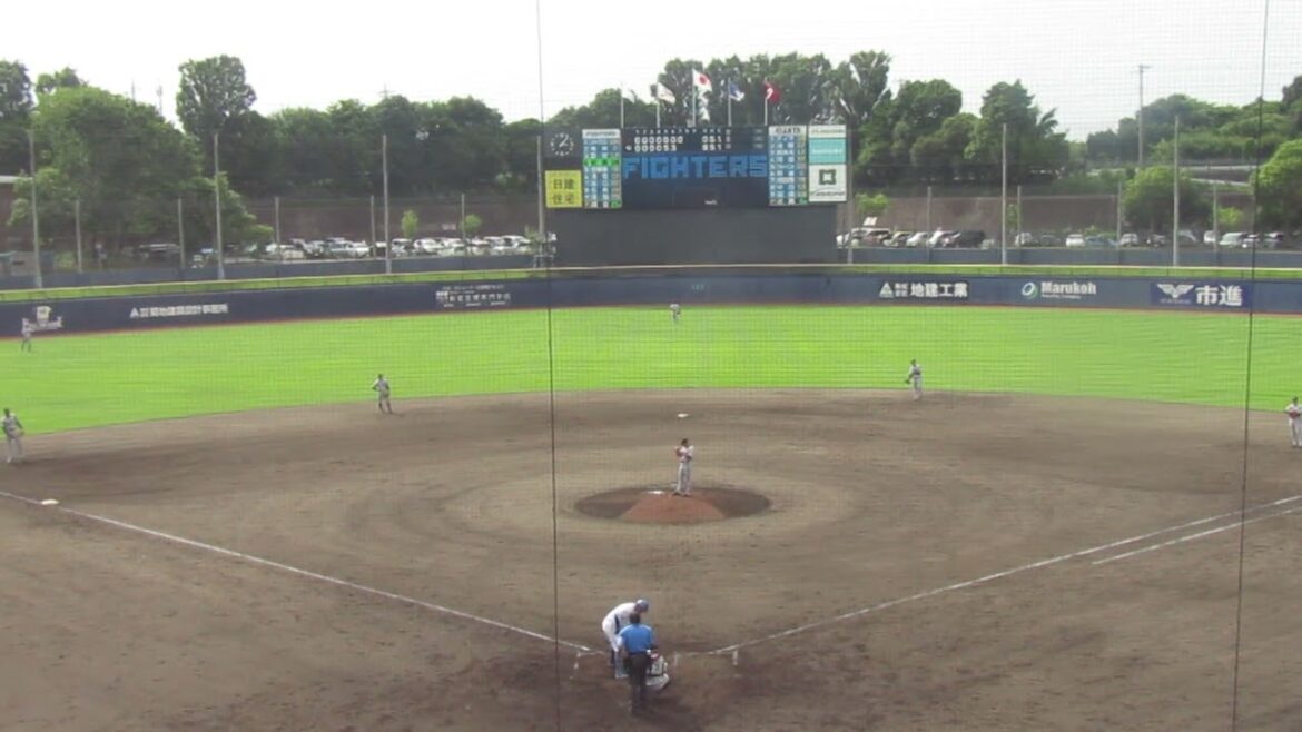 有薗直輝をファーストゴロに打ち取るジャイアンツ近藤大亮＜日本ハムファイターズ対 読売ジャイアンツ2024年6月25日＞